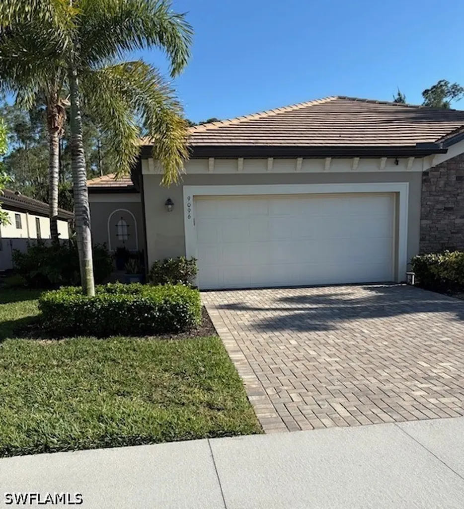 9096 Glenforest Drive Naples FL 34120