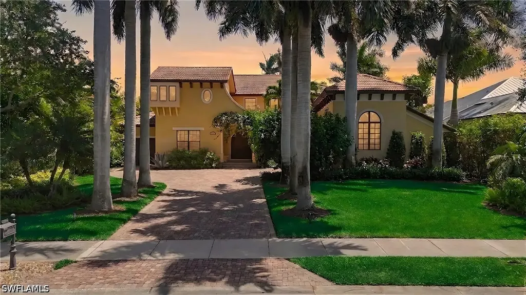3310 Crayton Road Naples FL 34103