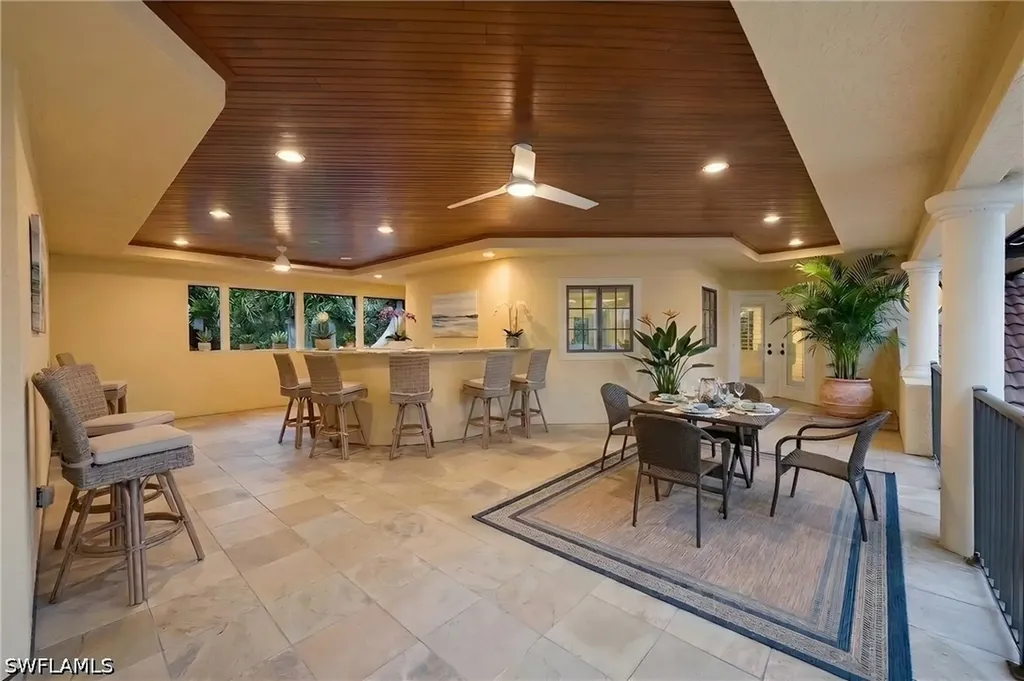 3310 Crayton Road Naples FL 34103