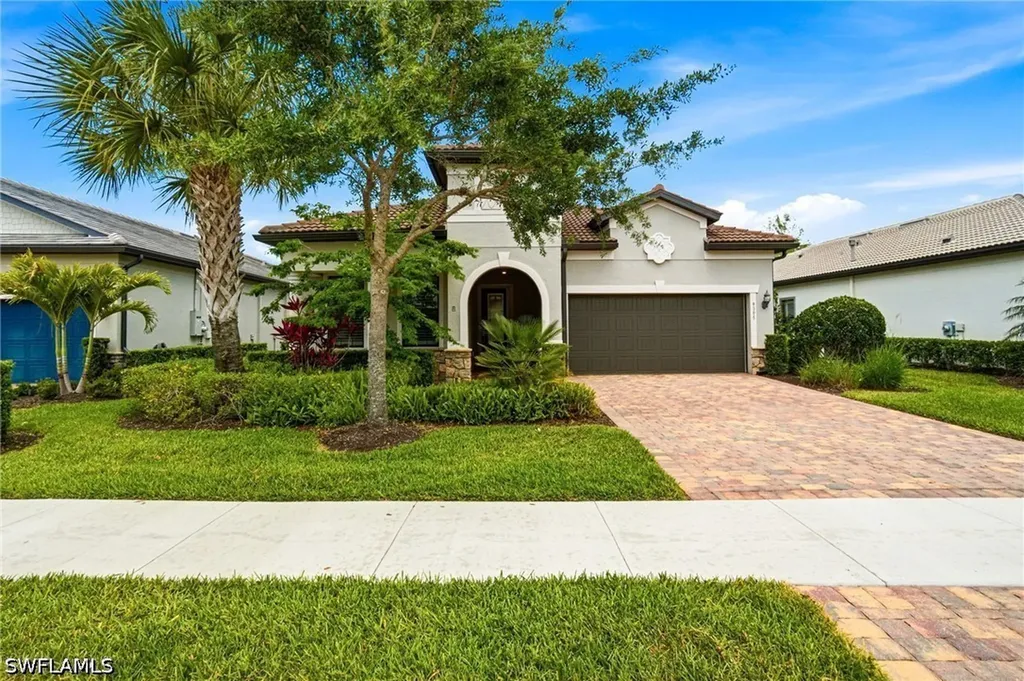 9395 Greyhawk Trail Naples FL 34120