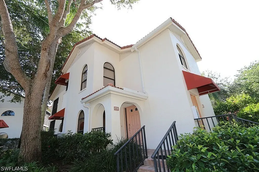 563 Serendipity Drive Naples FL 34108