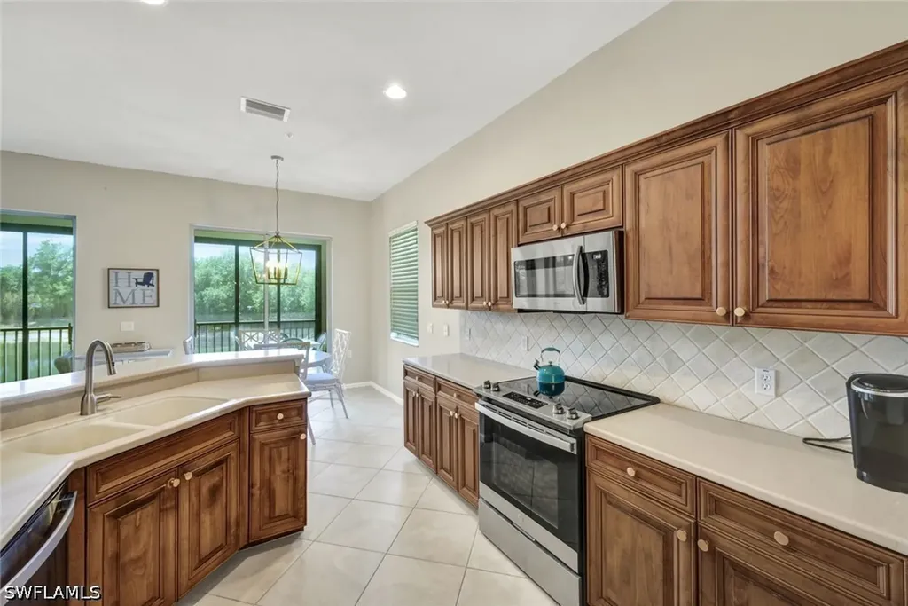 10060 Valiant Court Miromar Lakes FL 33913