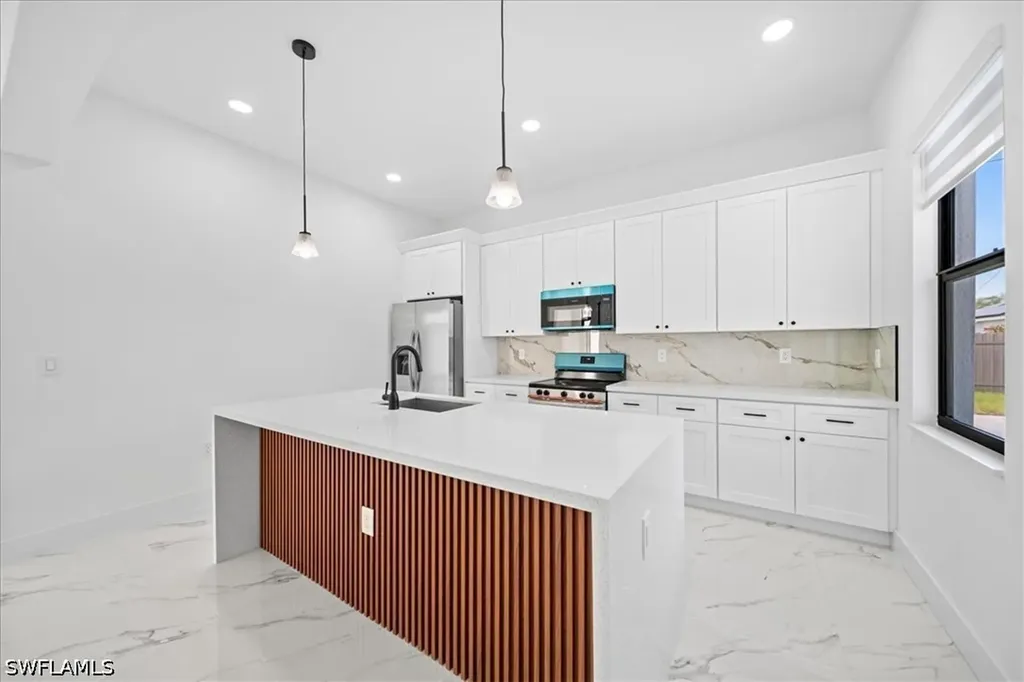 2116 NE 10th Avenue Cape Coral FL 33909