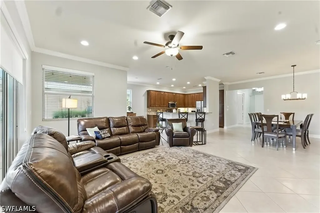 6899 Del Mar Terrace Naples FL 34105
