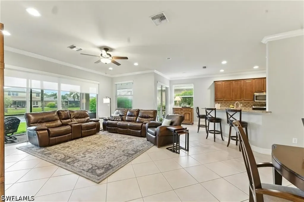 6899 Del Mar Terrace Naples FL 34105