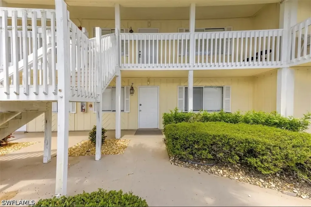 4605 Bayshore Drive Naples FL 34112