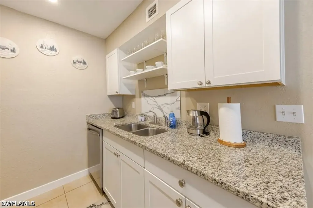 4605 Bayshore Drive Naples FL 34112