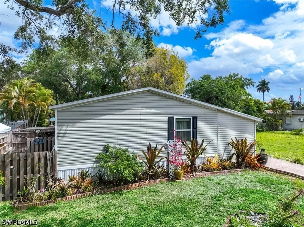 1229 Skyline Drive Naples FL 34114
