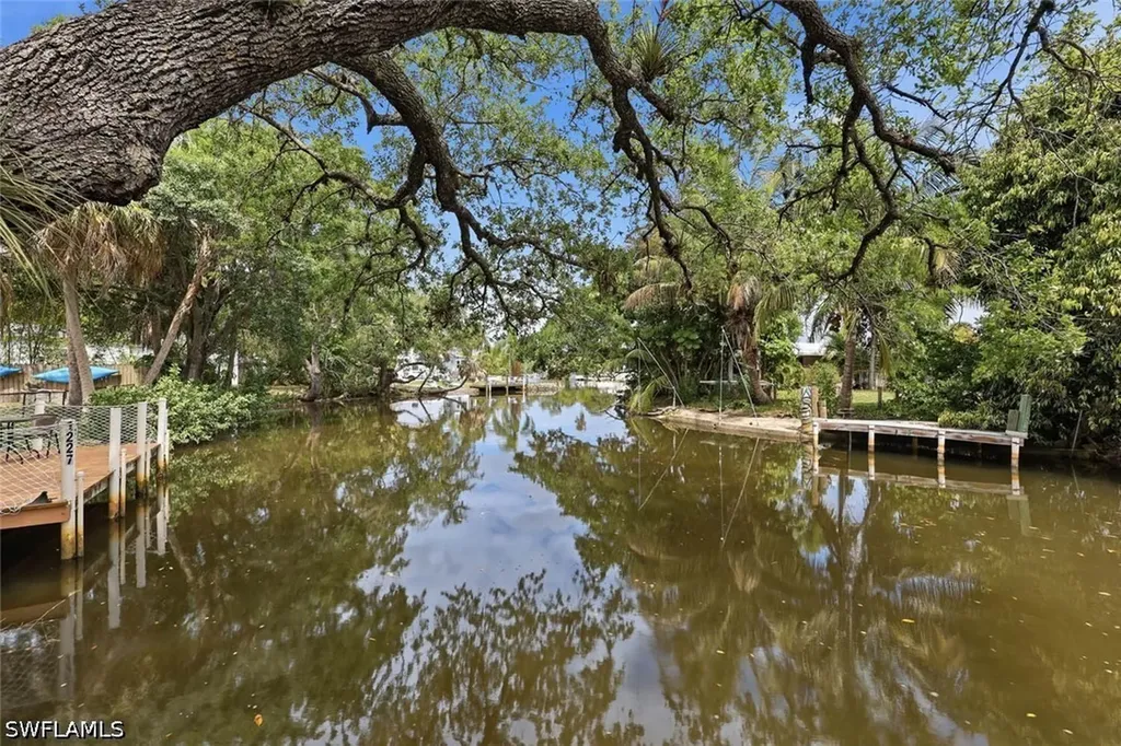 1229 Skyline Drive Naples FL 34114