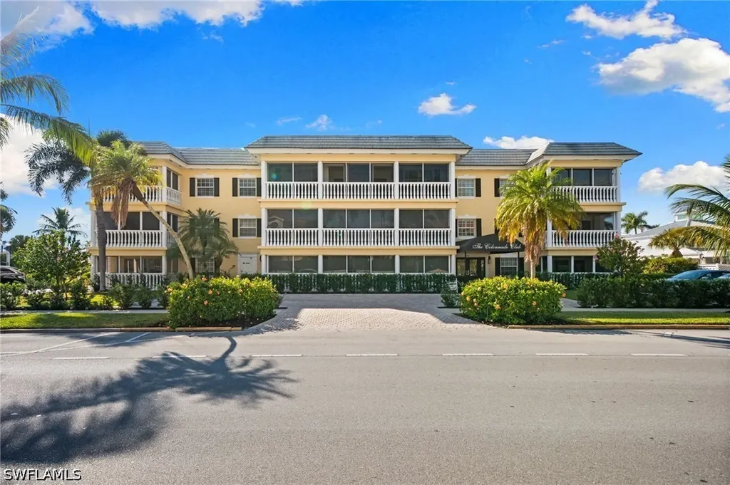 666 3rd Street S Naples FL 34102