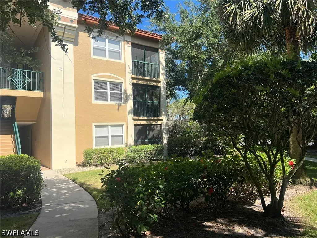 Bonita Springs FL, 8960 Colonnades Court E, Unit 932