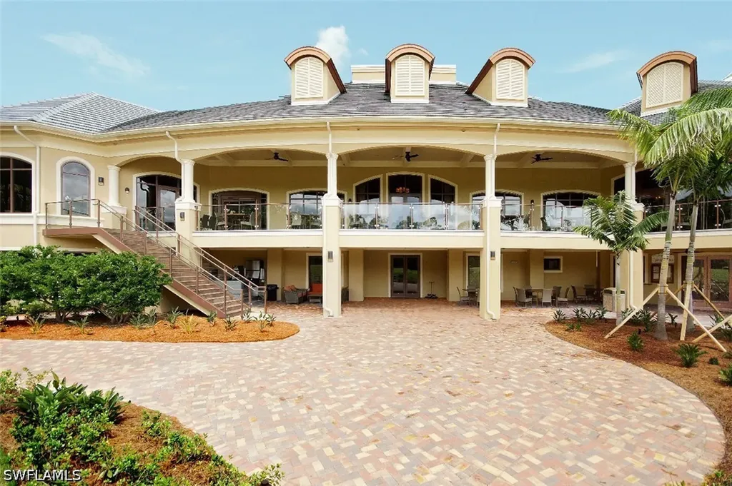 2220 Chesterbrook Court Naples FL 34109