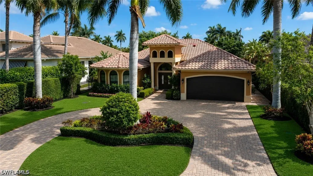 Naples FL, 672 Fairway Terrace
