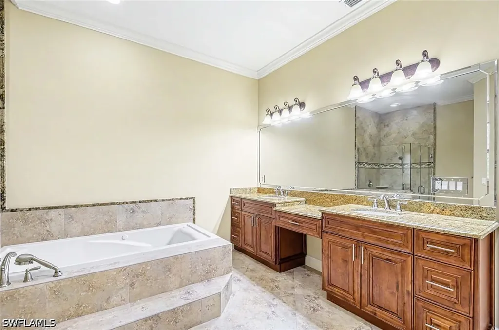672 Fairway Terrace Naples FL 34103