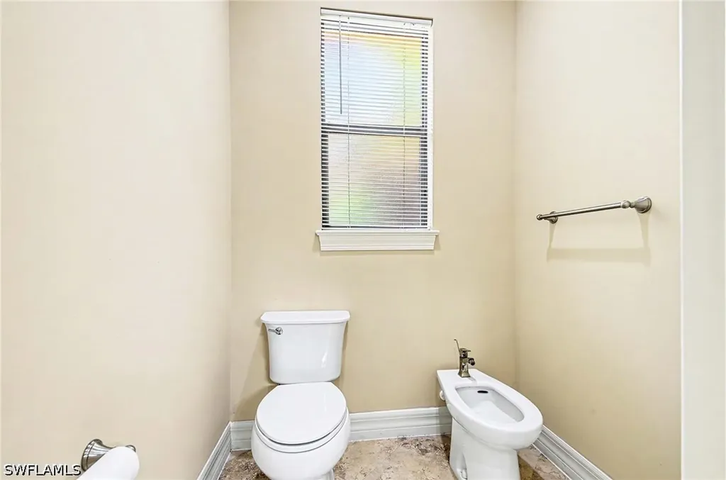 672 Fairway Terrace Naples FL 34103