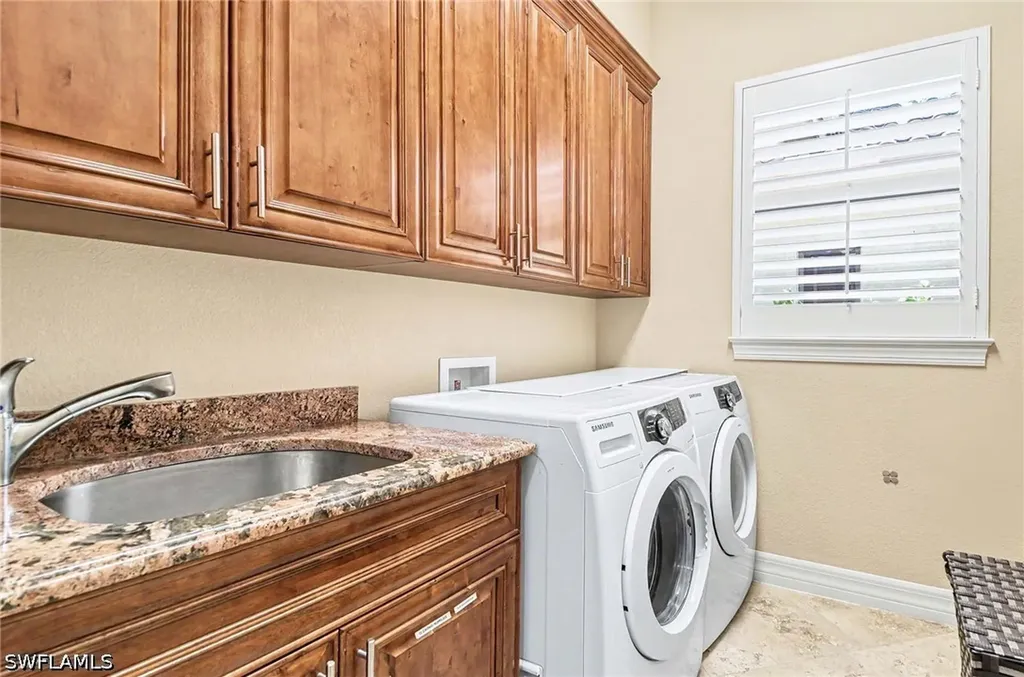 672 Fairway Terrace Naples FL 34103
