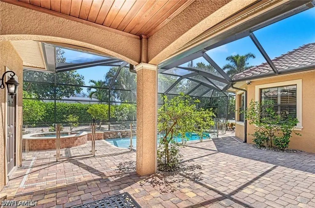 672 Fairway Terrace Naples FL 34103
