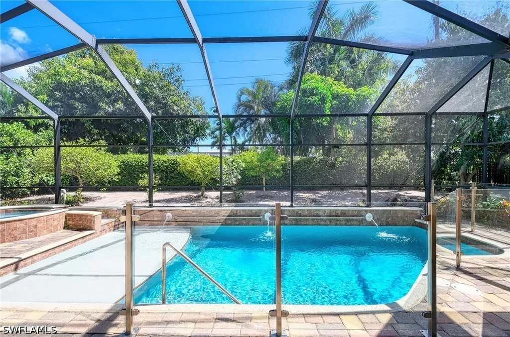 672 Fairway Terrace Naples FL 34103