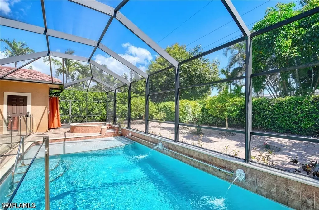 672 Fairway Terrace Naples FL 34103