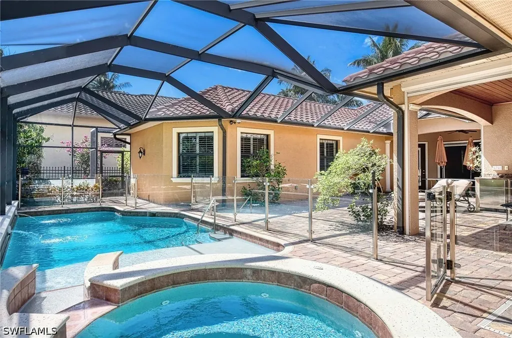 672 Fairway Terrace Naples FL 34103
