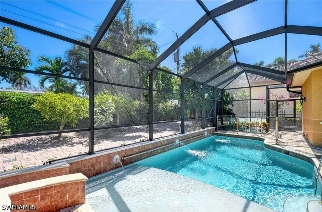 672 Fairway Terrace Naples FL 34103