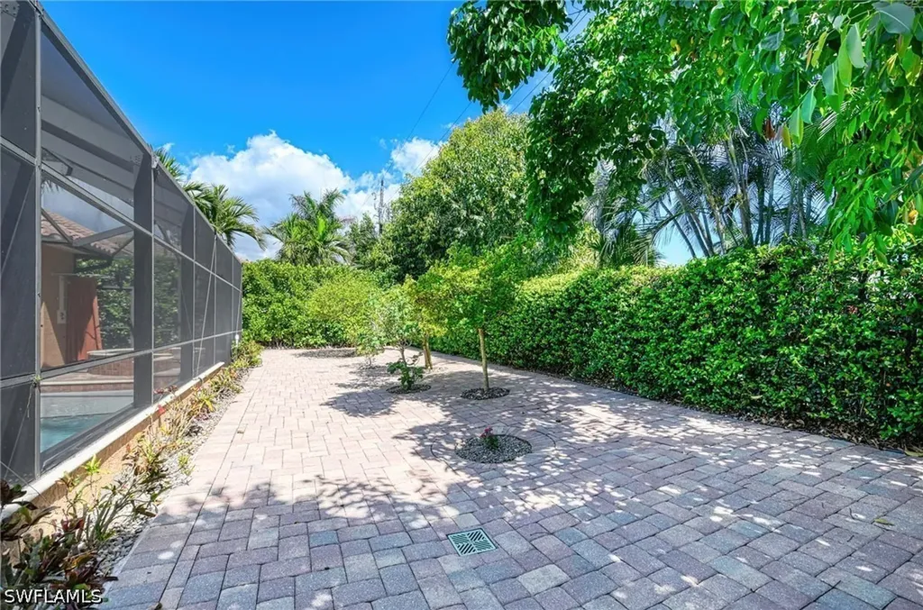 672 Fairway Terrace Naples FL 34103