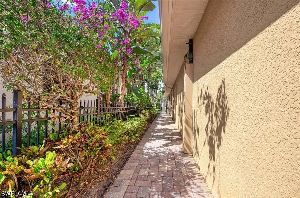 672 Fairway Terrace Naples FL 34103