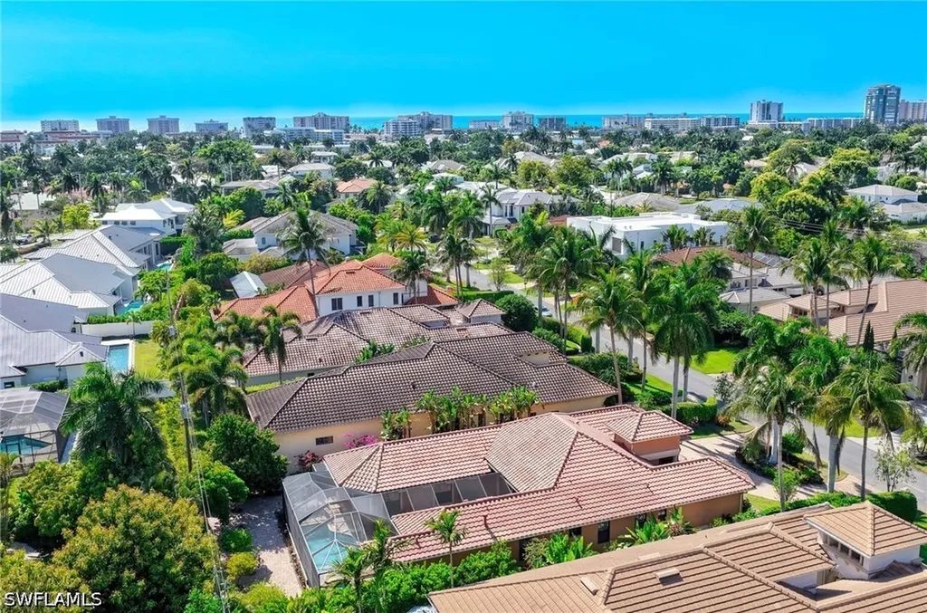672 Fairway Terrace Naples FL 34103