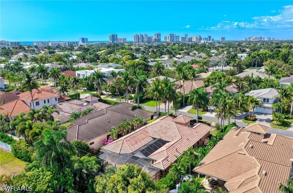 672 Fairway Terrace Naples FL 34103