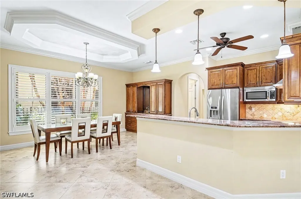 672 Fairway Terrace Naples FL 34103