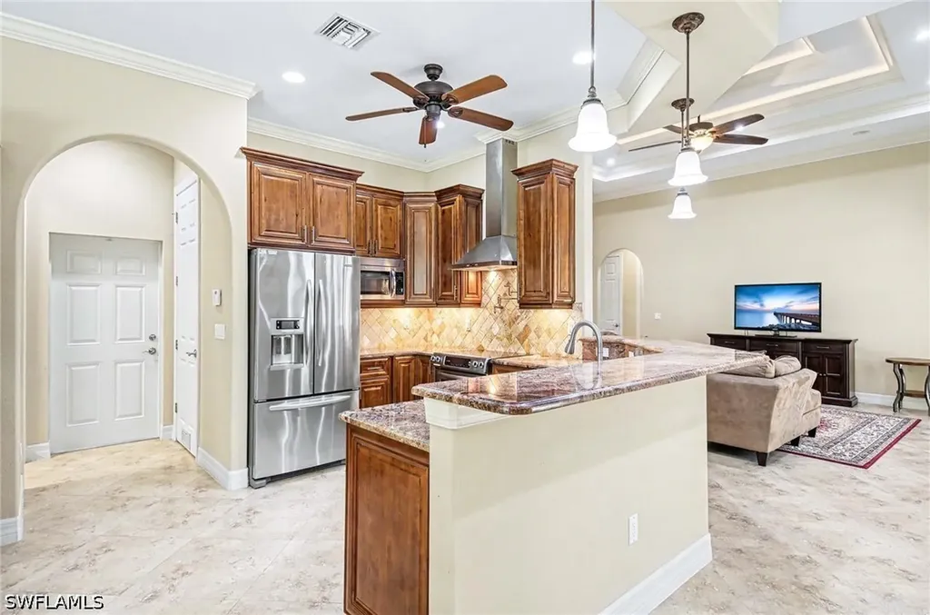 672 Fairway Terrace Naples FL 34103