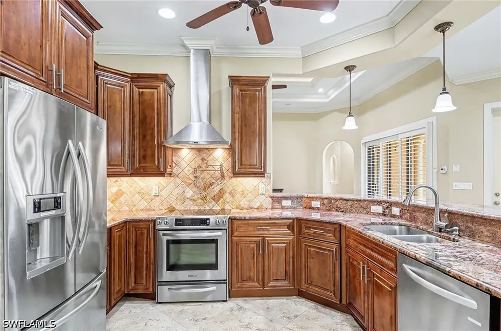 672 Fairway Terrace Naples FL 34103