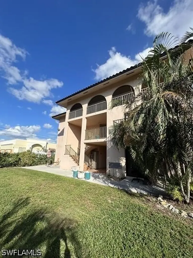 828 Wiggins Pass Road Naples FL 34110