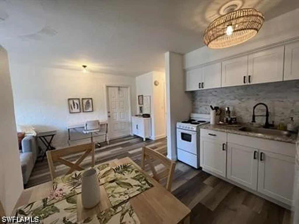 828 Wiggins Pass Road Naples FL 34110