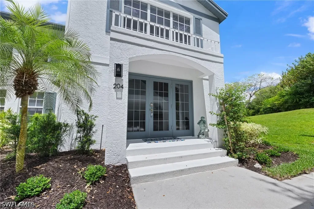 818 Tanbark Drive Naples FL 34108