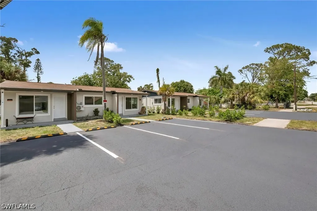 Fort Myers FL, 2566-2578 Jackson Street W
