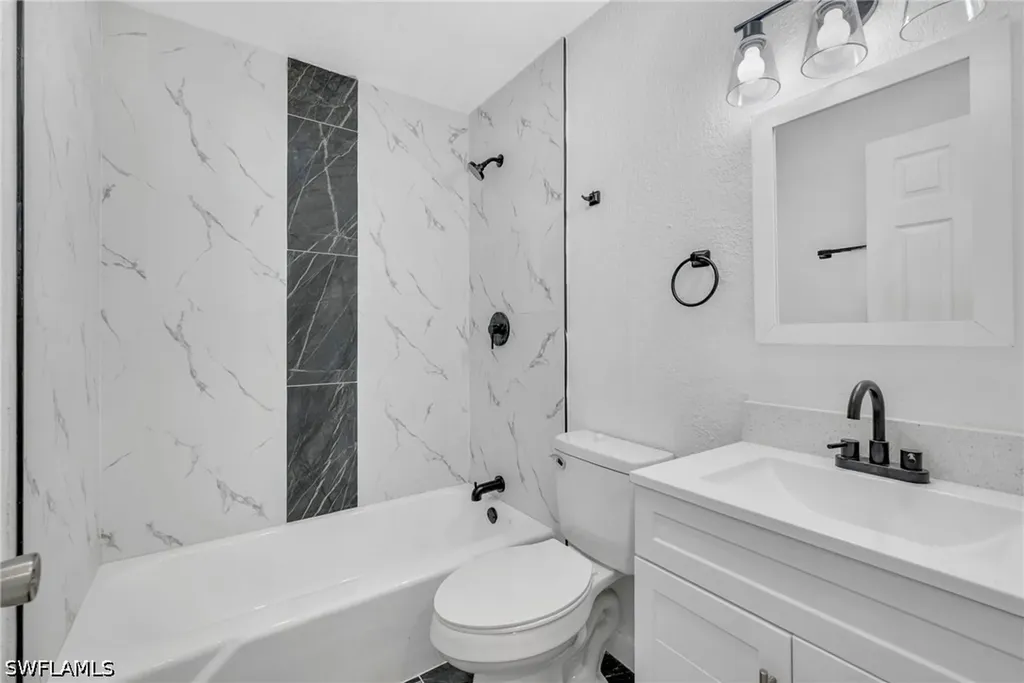 2566-2578 Jackson Street W Fort Myers FL 33901
