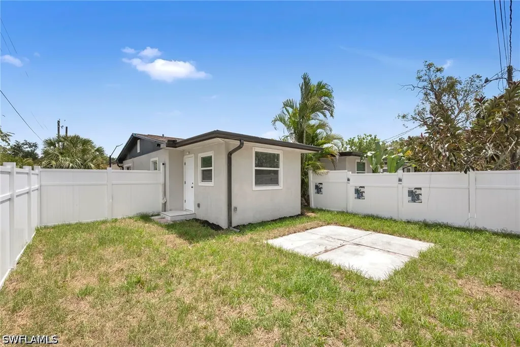 2566-2578 Jackson Street W Fort Myers FL 33901