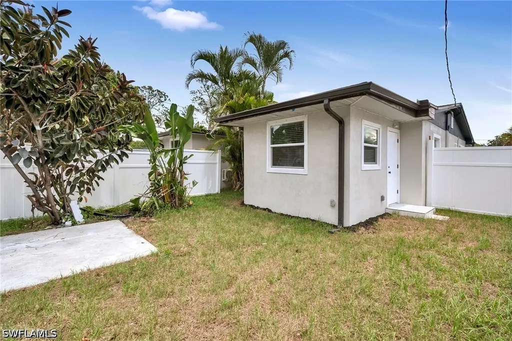 2566-2578 Jackson Street W Fort Myers FL 33901