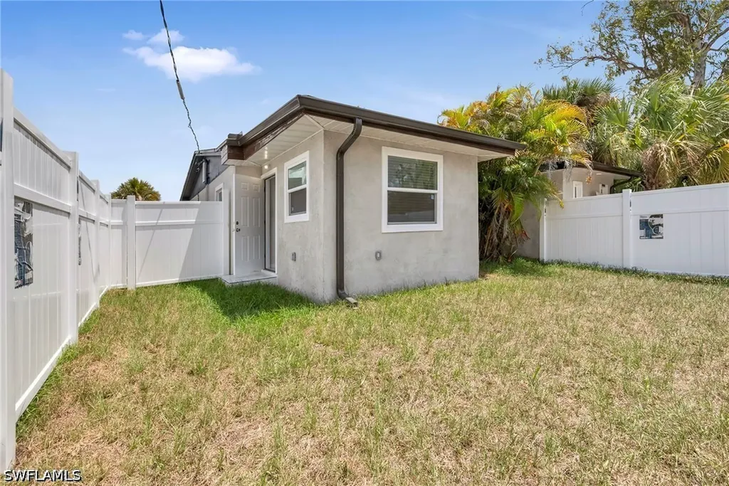 2566-2578 Jackson Street W Fort Myers FL 33901
