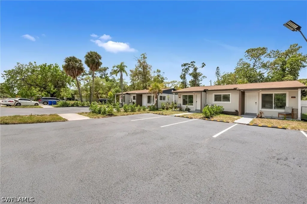 2566-2578 Jackson Street W Fort Myers FL 33901