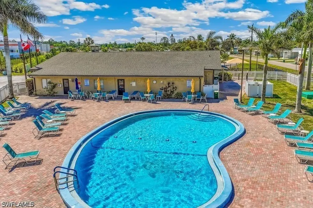 10 Abilene Trail Naples FL 34113