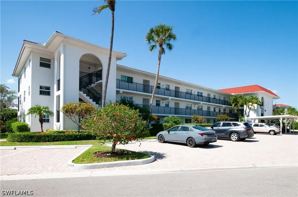 49 High Point Circle S Naples FL 34103