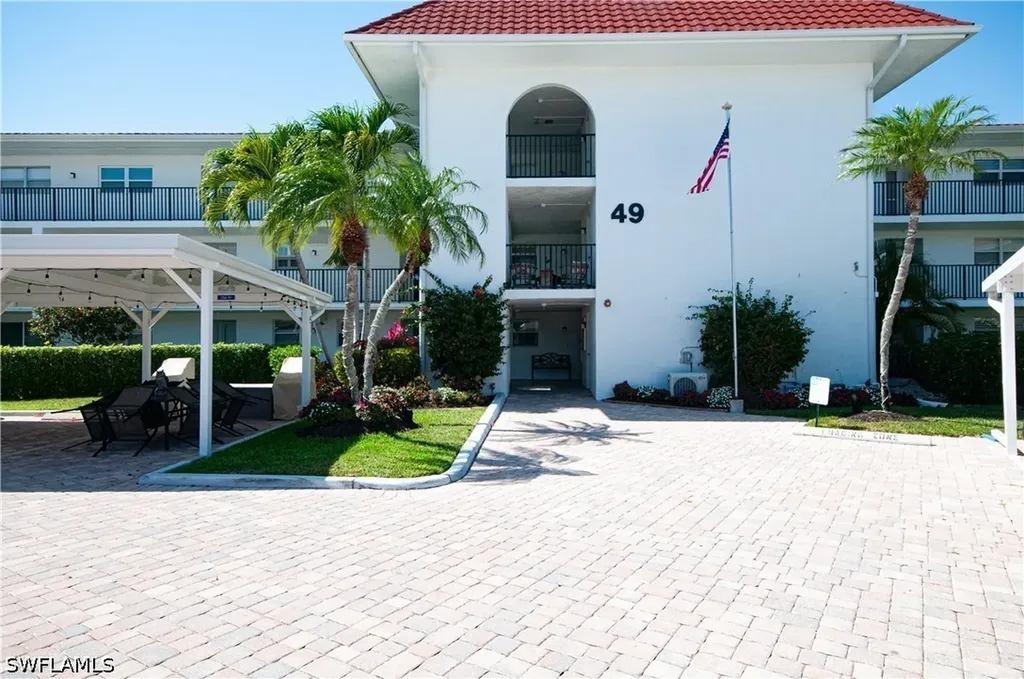 49 High Point Circle S Naples FL 34103