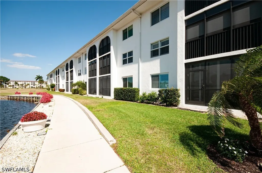 49 High Point Circle S Naples FL 34103