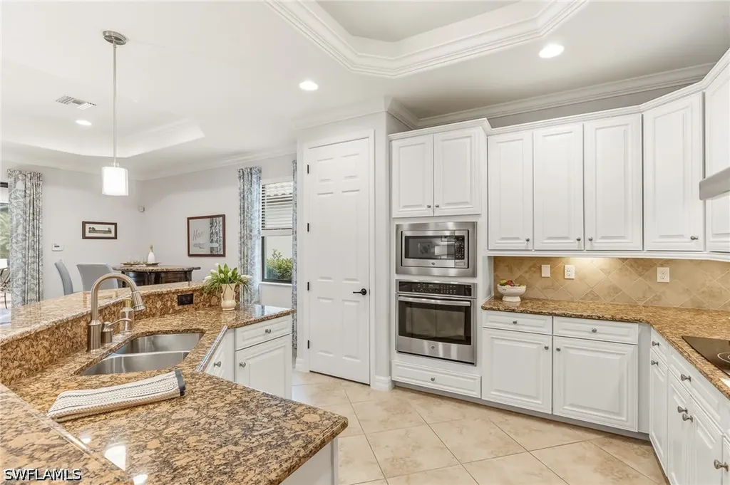 12614 Fenhurst Way Naples FL 34120