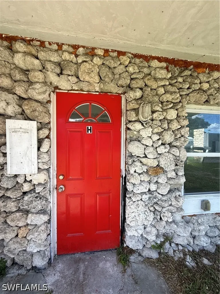 1189 N Tamiami Trail North Fort Myers FL 33903