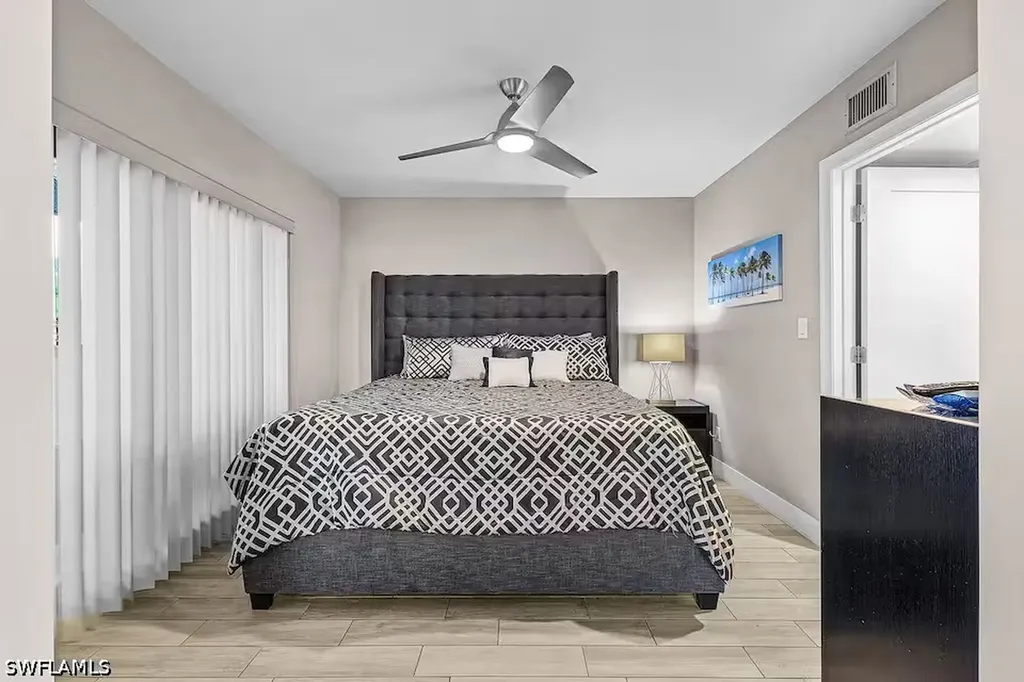 600 Neapolitan Way Naples FL 34103
