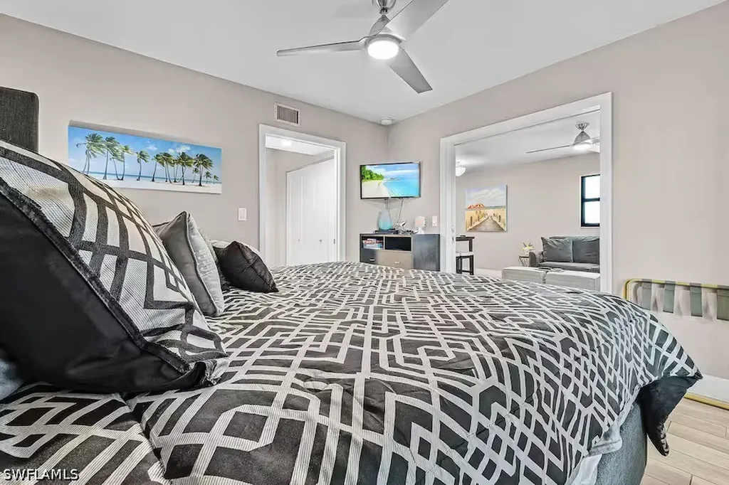 600 Neapolitan Way Naples FL 34103