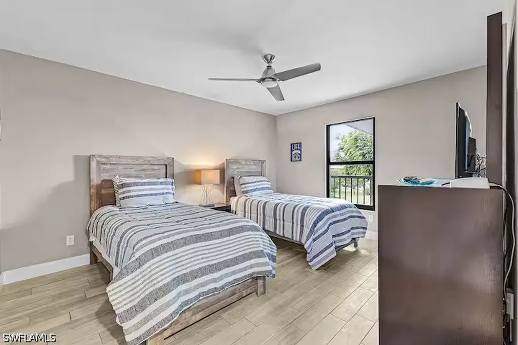 600 Neapolitan Way Naples FL 34103